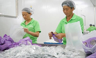 零食企業(yè)與時間賽跑贏取“新鮮度”，自建基地供應(yīng)堅果
